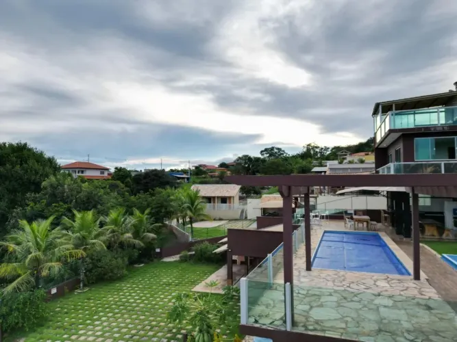 Chácara no Corumbá 4 com Triplex Alto Padrão à Venda em Condomínio Fechado