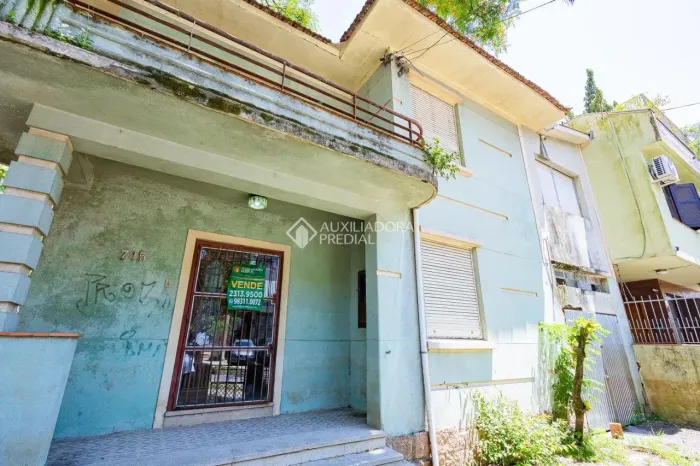 CASA 04 QUARTOS COM DEPÓSITO NA PARTE DOS FUNDOS PODENDO SER COMERCIAL 250M2 ÓTIMA LOCALIZ