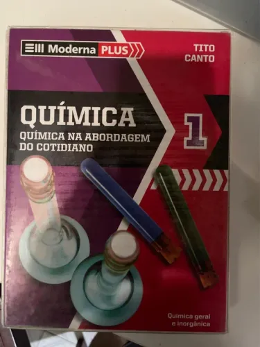 Livros de Química, Literatura, Biologia e entre outros.