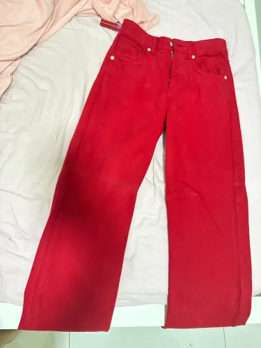 calça jeans zara vermelha