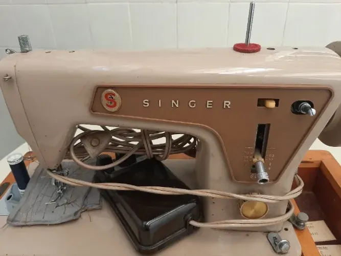 Máquina de costura Singer Vintage Mod. CAT BZC 5-7