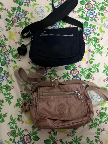 2 Bolsas Kipling Originais azul marinho e rose metalizado