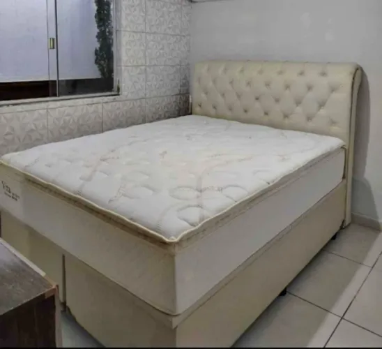 Cama Box Queen  com colchão   com pilow top 