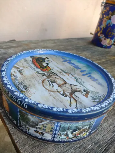 Lata de Biscoitos Antiga - Colecionável