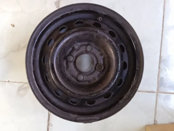 Roda de aço para veículo