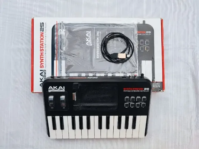 Teclado Sintetizador Controlador MIDI Akai Synthstation 25 iPhone / Android / Smartphone