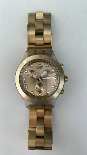 Relógio Swatch Dourado com Detalhes em Cristal