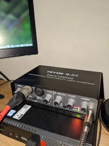 Interface de áudio TEYUN Q-24 - Semi-nova