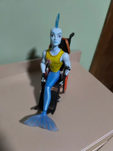  Boneco cadeirante Monster High Finnegan Wake