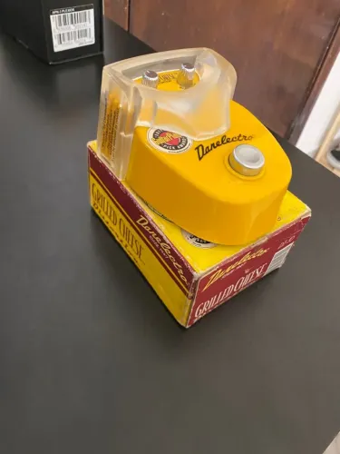 Pedal Danelectro Grilled Cheese Edição limitada Guitar Player