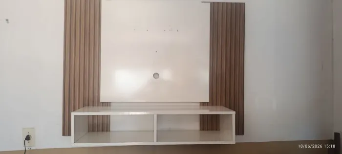Painel semi novo para tv de até 50 polegadas