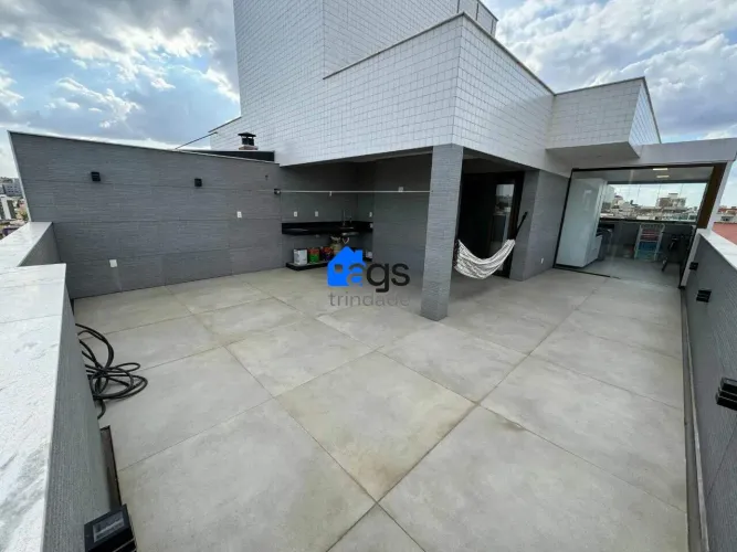 Cobertura em Sagrada Família com 213 m² , 3 quarto(s) , 2 suíte(s) , 4 vaga(s).