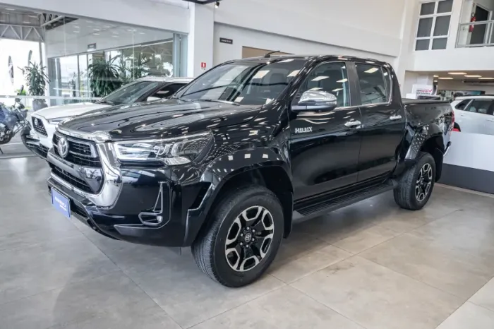 Toyota Hilux CD SRX Plus 4X4 2.8 TDI Die. Aut. 2024