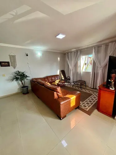 Casa com 3 quartos à venda, 270 m² por R$ 1.600.000