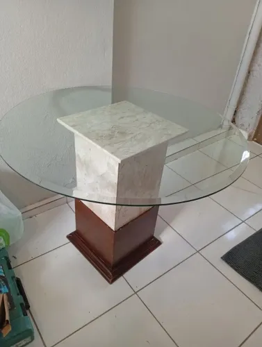 Mesa em vidro