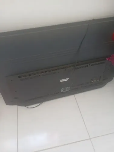 Tv TCL 42 polegadas retirada de peça 