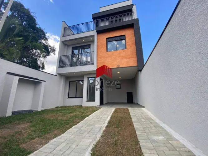 Sobrado com 132,8m² 3 quartos, à venda, no bairro Santa Cândida em Curitiba