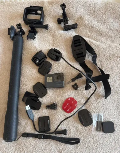 VENDA RÁPIDA - GoPro HERO6 Black em ótimo estado com acessórios