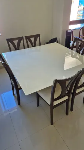 Mesa de Jantar quadrada 1,50 x 1,50 com 06 cadeiras