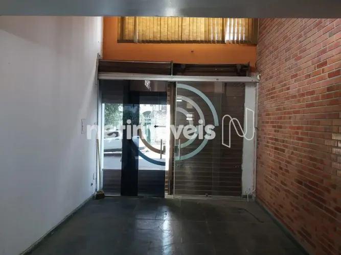 Loja com 135m²; de área total no Dona Clara