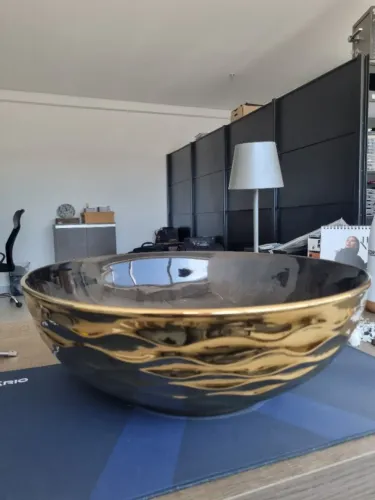 Cuba de Porcelana Para Lavatório Acabamento Preto Com Dourado