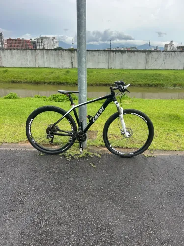 Bicicleta Caloi elite 30, 27v sram, aro 29