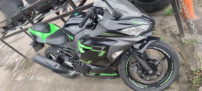 Ninja 400 em perfeito estado