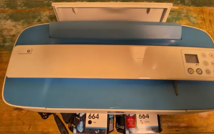 Multifuncional HP Deskjet Advantage 3776 - Usado