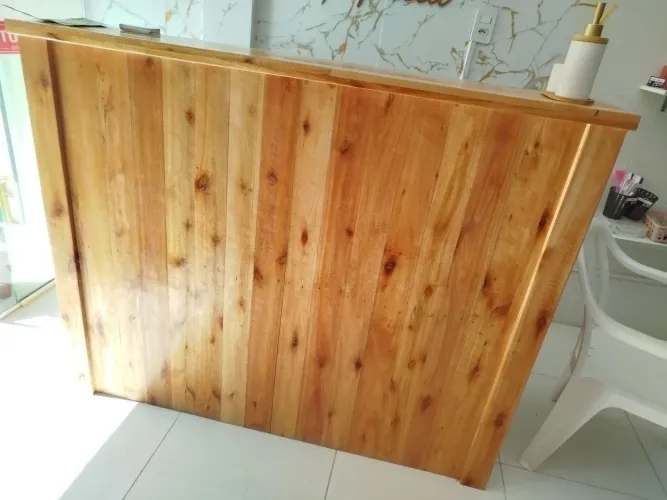 Balcão para recepção em madeira