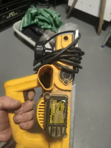 Plaina elétrica manual DeWalt D26676B2 8.2cm