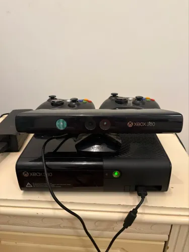 Xbox 360 + Kinect + 2 controles e jogos
