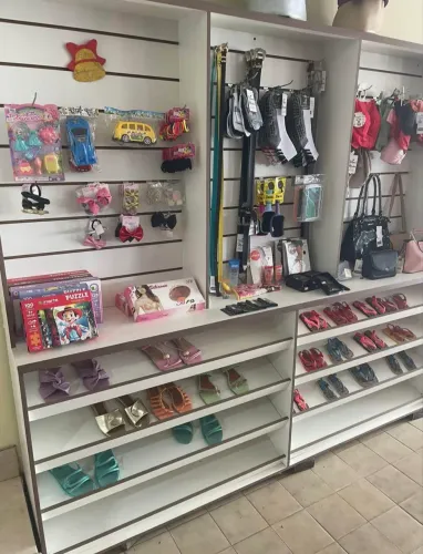 Vendo Loja de roupas novas ( O ponto)