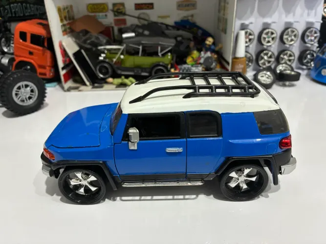 Miniatura Toyota FJ cruiser