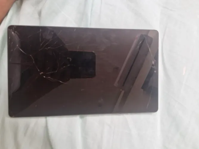 Vendo esse tablet A7 lite esta um pouco quebrado a tela mais funcionando perfeito ainda