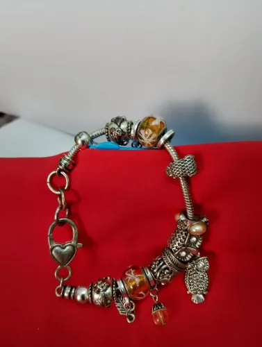 PULSEIRA DE PRATA COM BERLOQUES