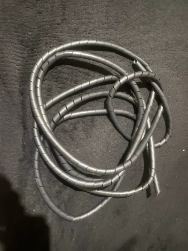 Organizador de fios e cabos