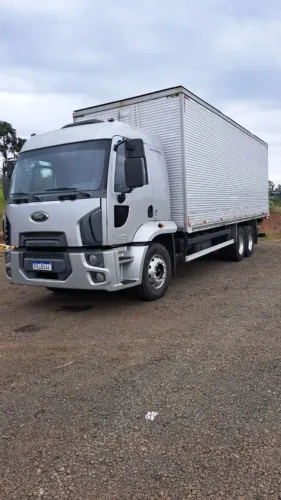 FORD CARGO COM BAU
