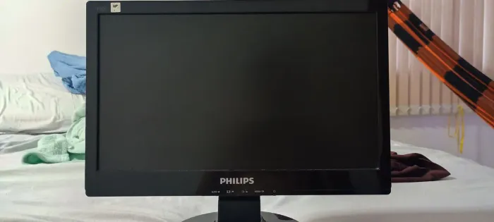 Monitor 60hz Philips 1366x768 mas pega 1920x1080 16 polegadas entradas VGA