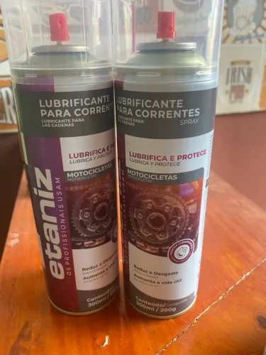 Dois lubrificantes corrente moto 