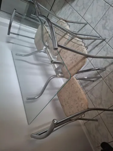 Vendo 3 peças por 450 reais sofá, estante e uma mesa