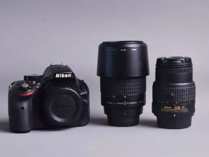 Câmera Nikon D5200 com duas Lentes