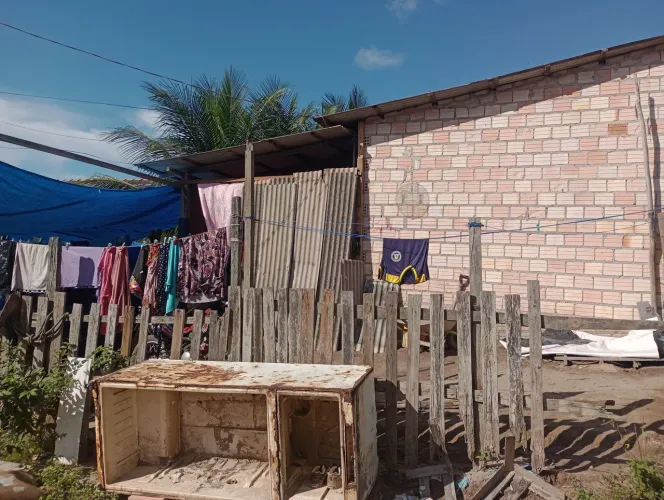 Vendo no mararu casa e terreno em fazer de acabamento 