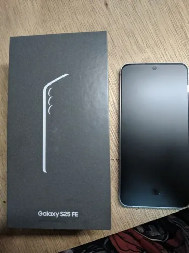 SAMSUNG S25 FE AZUL SEMI NOVO (COM PEQUENAS MANCHAS NO ARO)