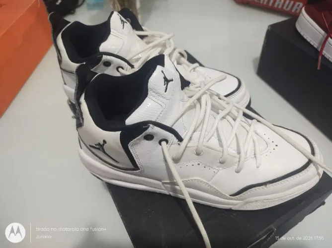 Tênis Jordan branco (número 36)
