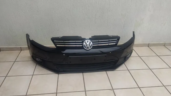 Para-choque dianteiro Jetta 2012 a 2014.