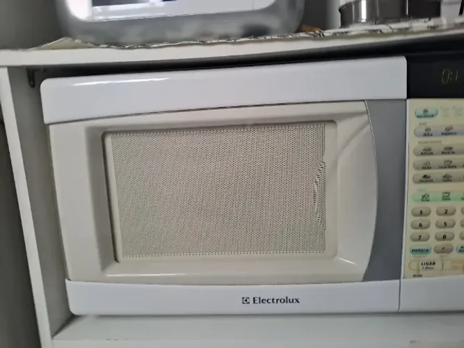 Micro-ondas Electrolux branco