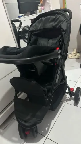Carrinho de bebê + bebê conforto