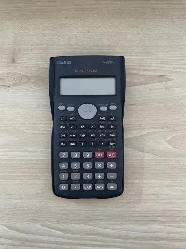 Calculadora científica Casio fx-82MS