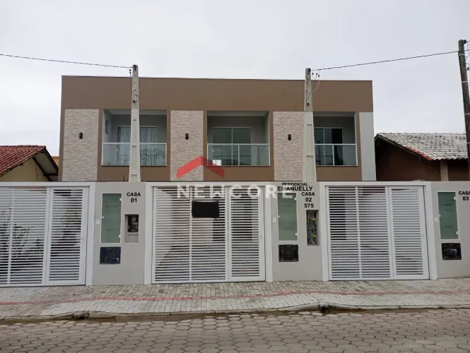 Sobrado em Rua Beija Flor - JARDIM DOURADO - Porto Belo/SC