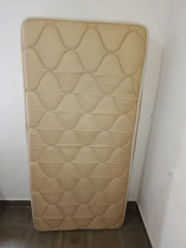 Colchão solteiro 88 x20x1,88 mola ensacada king koil pouco uso